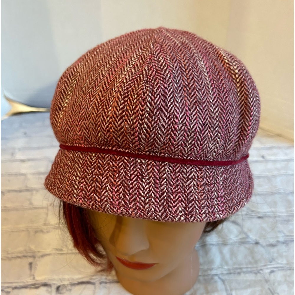 WOOL AND POLYESTER BURGUNDY TWEED MIX WOMENS NEWSBOY STYLE CAP SATIN LINING MED